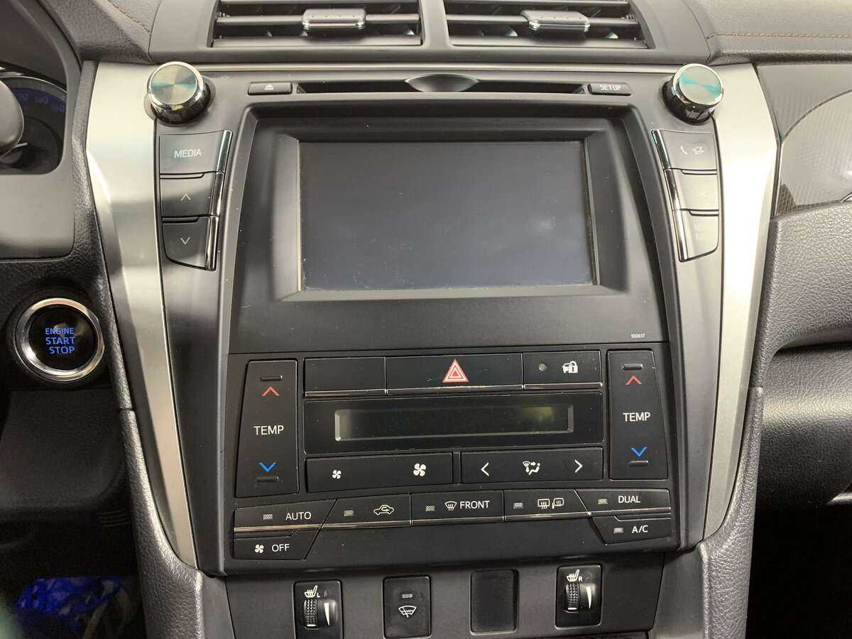 Toyota Camry с пробегом — 2016 год. Фото: #13