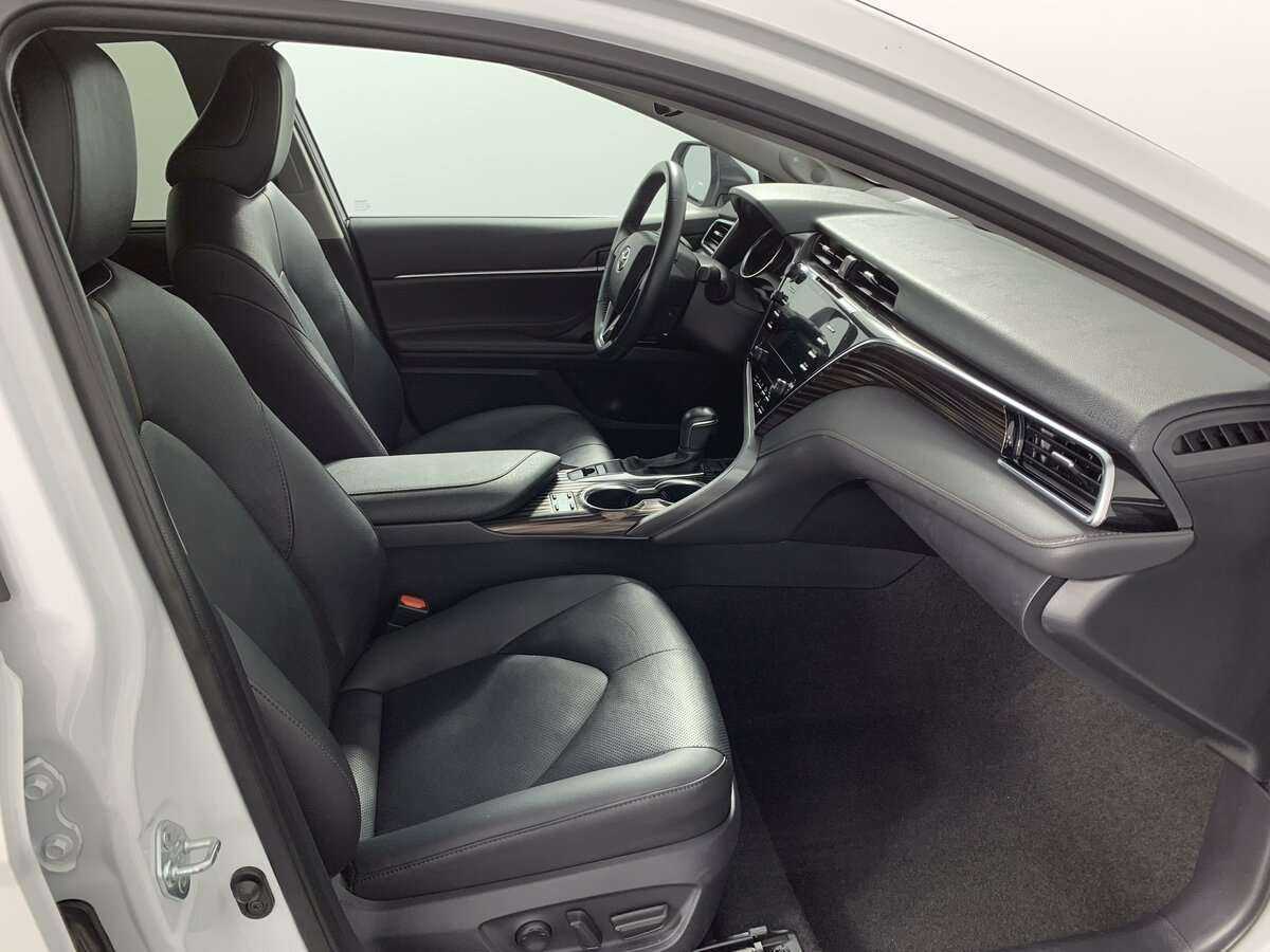 Toyota Camry с пробегом — 2021 год. Фото: #16