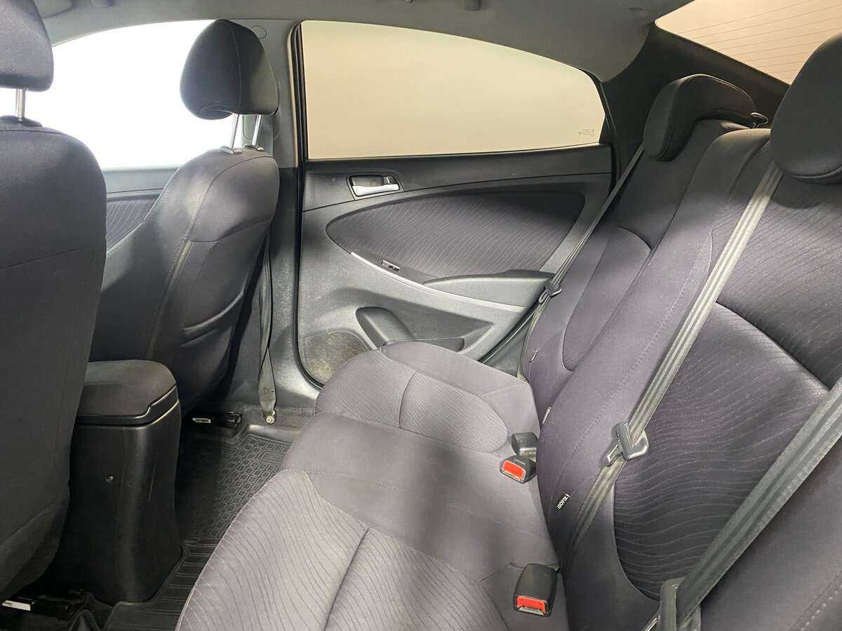 Hyundai Solaris с пробегом — 2015 год. Фото: #9