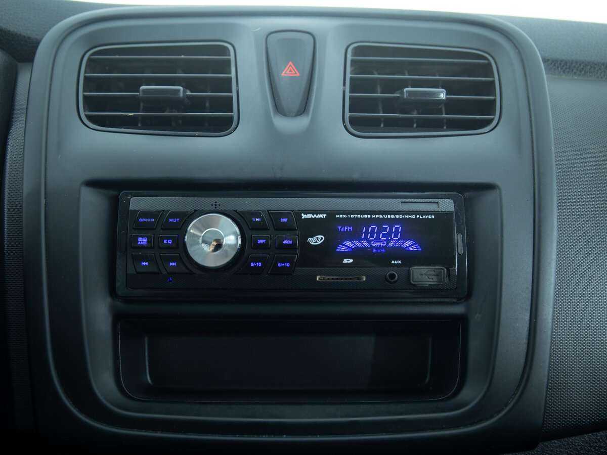 Renault Sandero с пробегом — 2017 год. Фото: #11