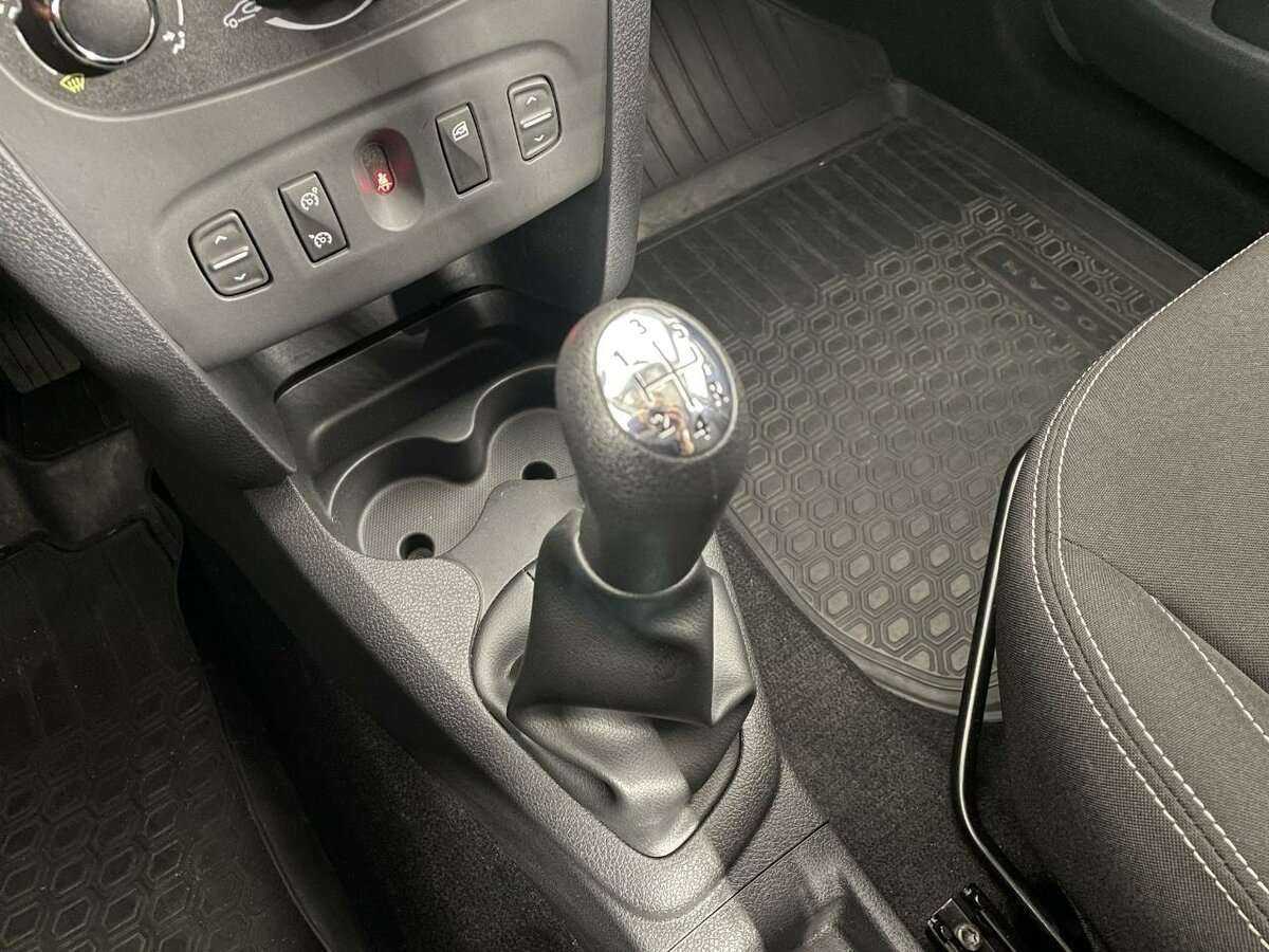 Renault Logan с пробегом — 2016 год. Фото: #12