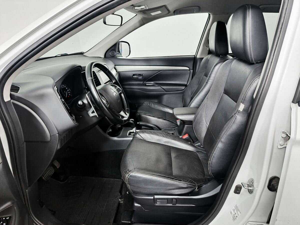 Mitsubishi Outlander с пробегом — 2014 год. Фото: #11