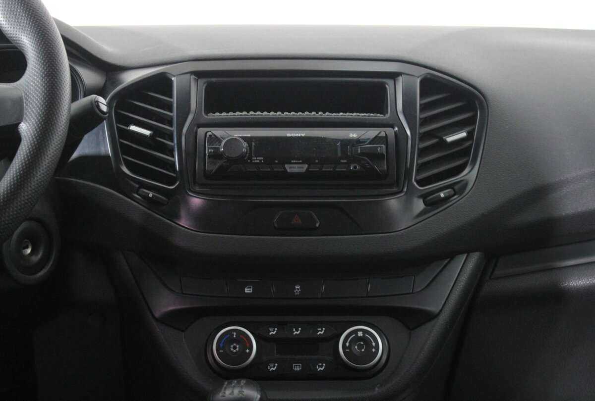 Lada (ВАЗ) Vesta с пробегом — 2017 год. Фото: #11