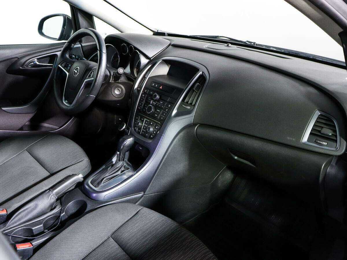 Opel Astra с пробегом — 2014 год. Фото: #6