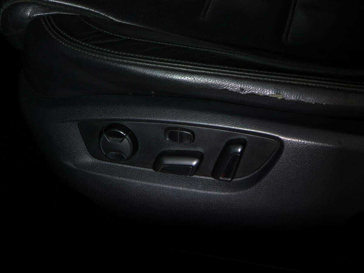 Volkswagen Touareg с пробегом — 2012 год. Фото: #19