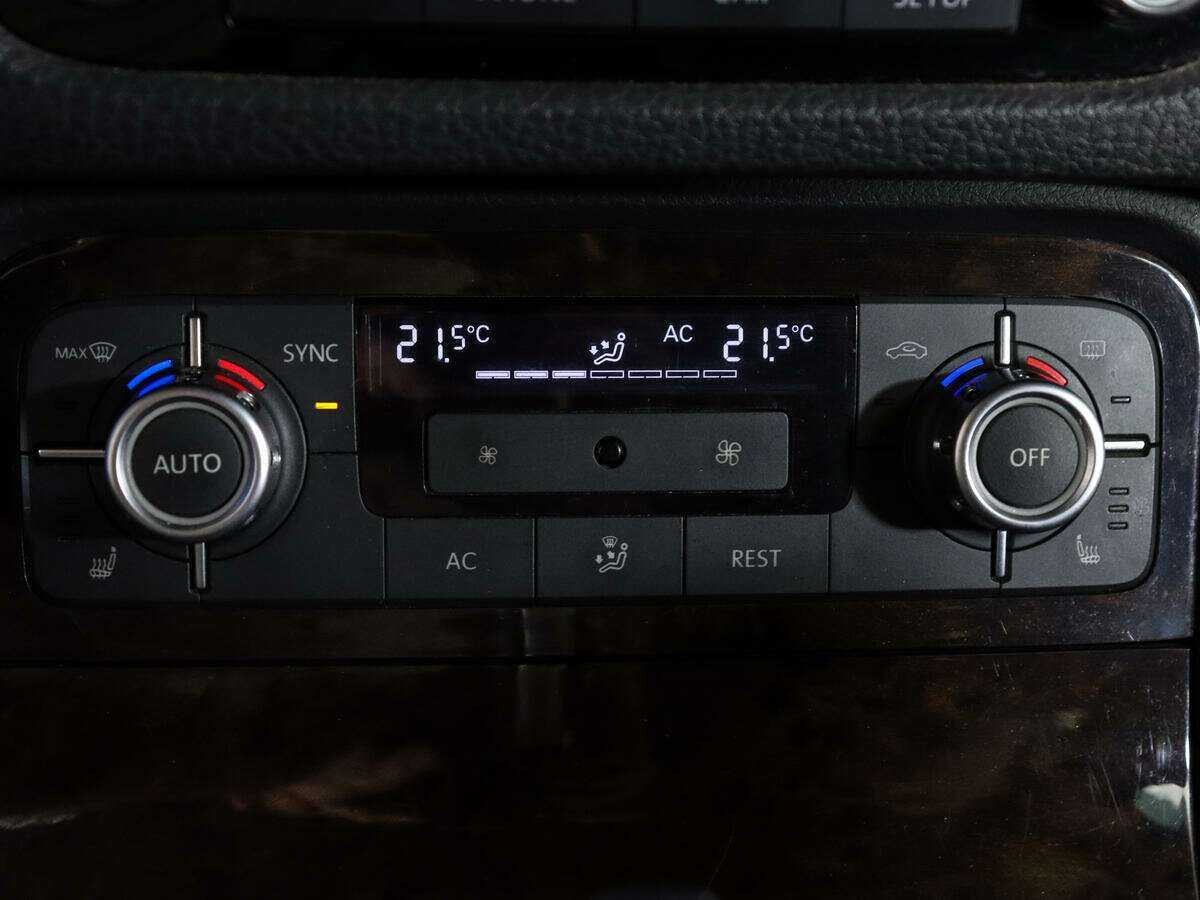 Volkswagen Touareg с пробегом — 2012 год. Фото: #24