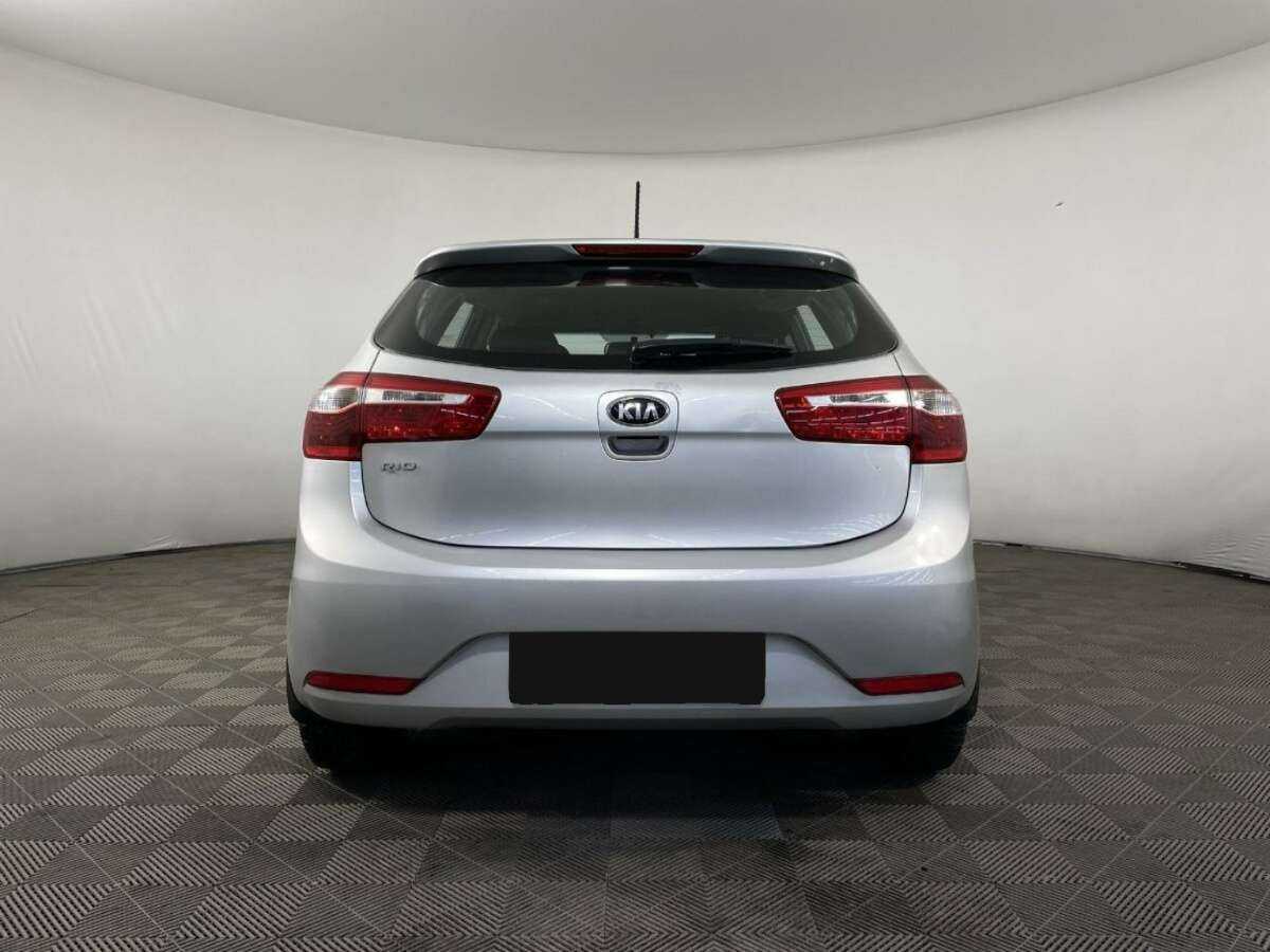 Kia Rio с пробегом — 2013 год. Фото: #2