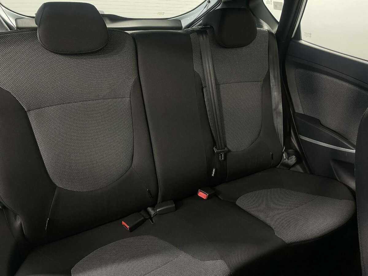 Hyundai Solaris с пробегом — 2012 год. Фото: #14