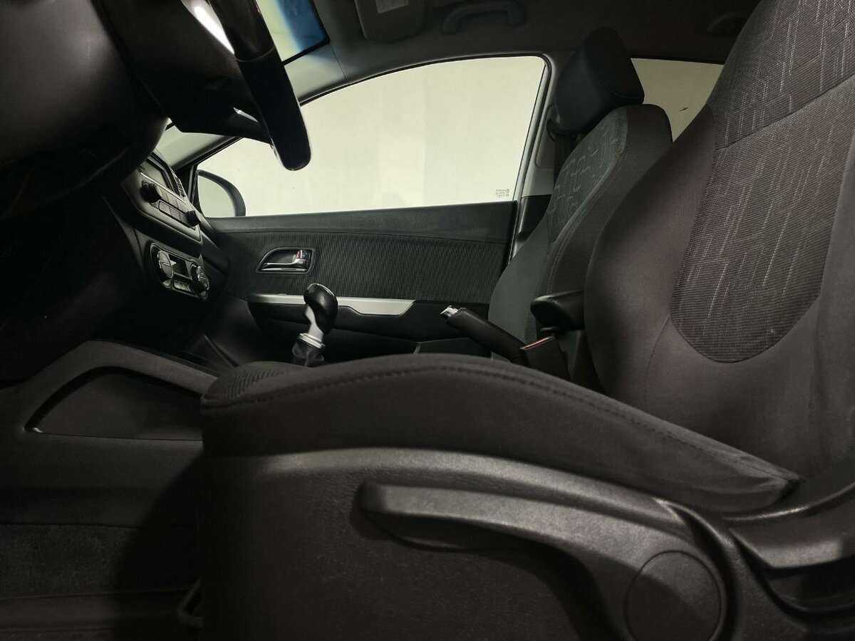 Kia Rio с пробегом — 2013 год. Фото: #9