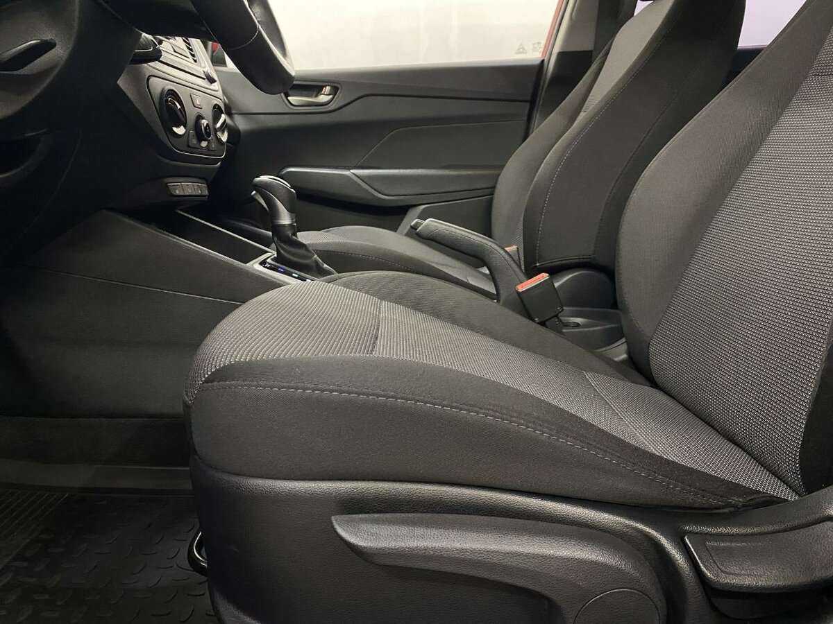 Hyundai Solaris с пробегом — 2018 год. Фото: #9