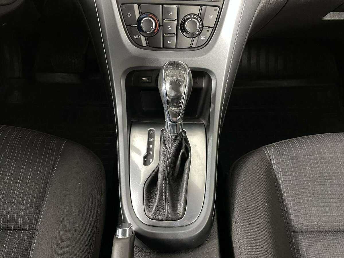 Opel Astra с пробегом — 2013 год. Фото: #12