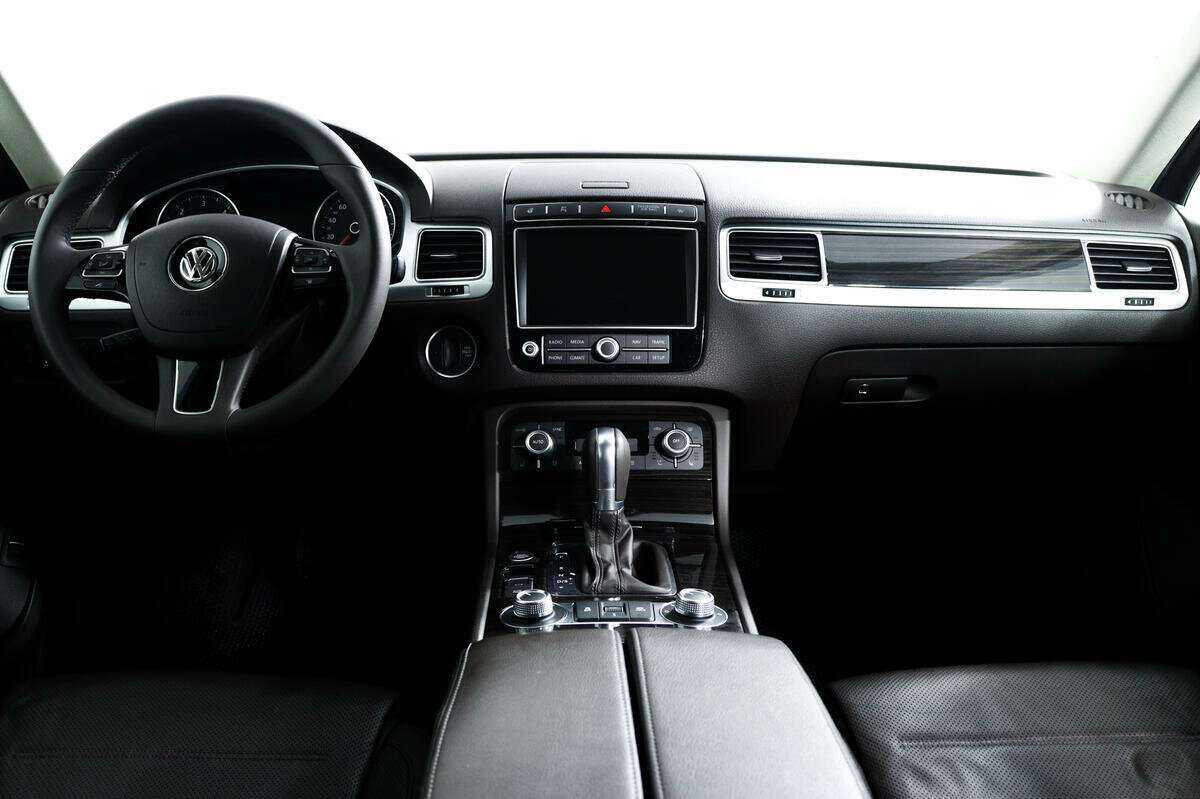 Volkswagen Touareg с пробегом — 2015 год. Фото: #10
