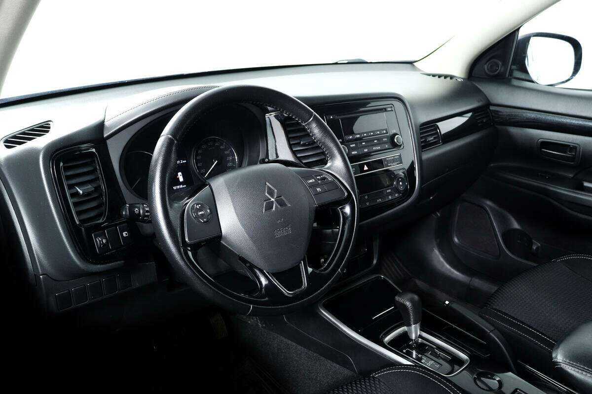 Mitsubishi Outlander с пробегом — 2018 год. Фото: #12