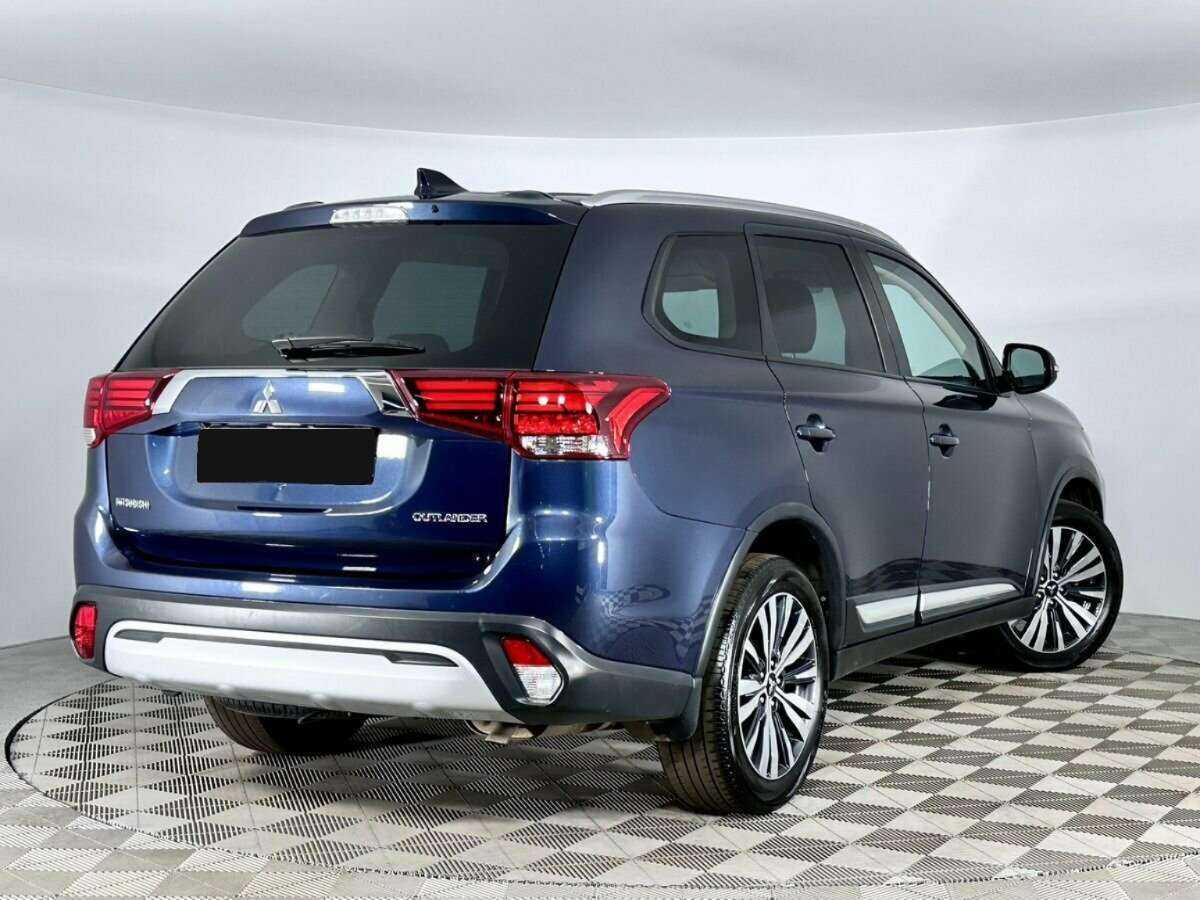 Mitsubishi Outlander с пробегом — 2019 год. Фото: #1