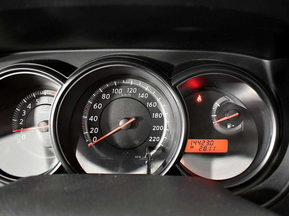 Nissan Tiida с пробегом — 2013 год. Фото: #11