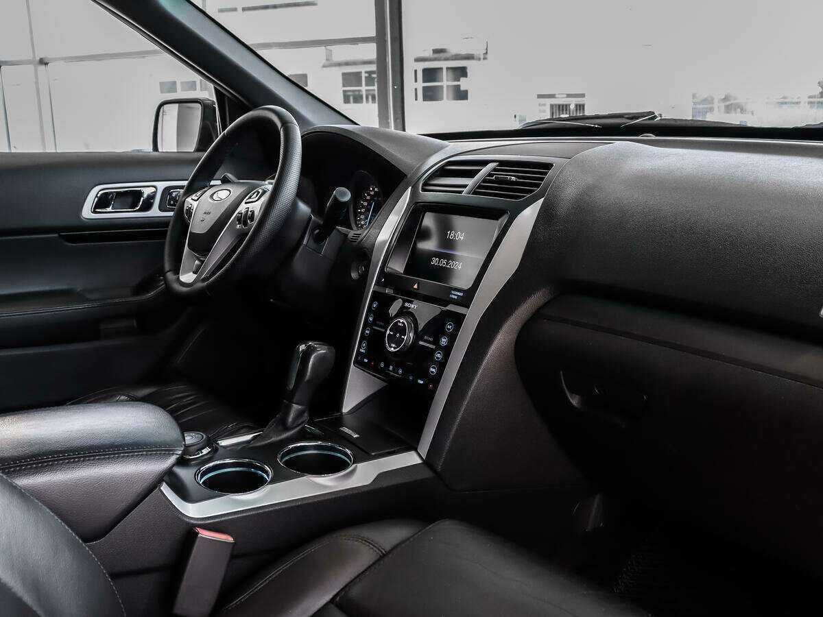 Ford Explorer с пробегом — 2014 год. Фото: #12