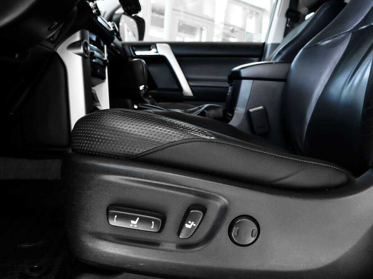 Toyota Land Cruiser Prado с пробегом — 2012 год. Фото: #9