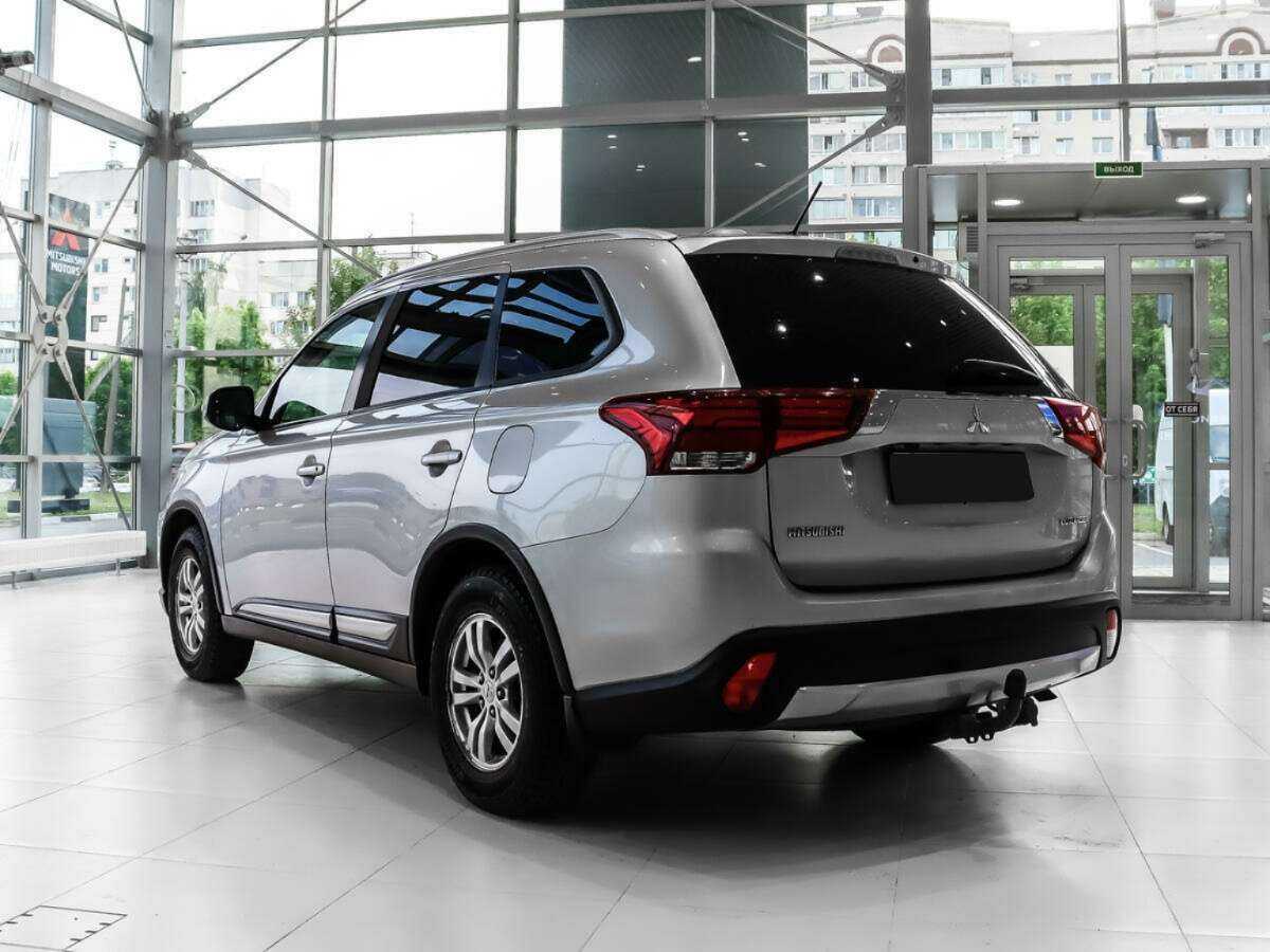 Mitsubishi Outlander с пробегом — 2016 год. Фото: #6