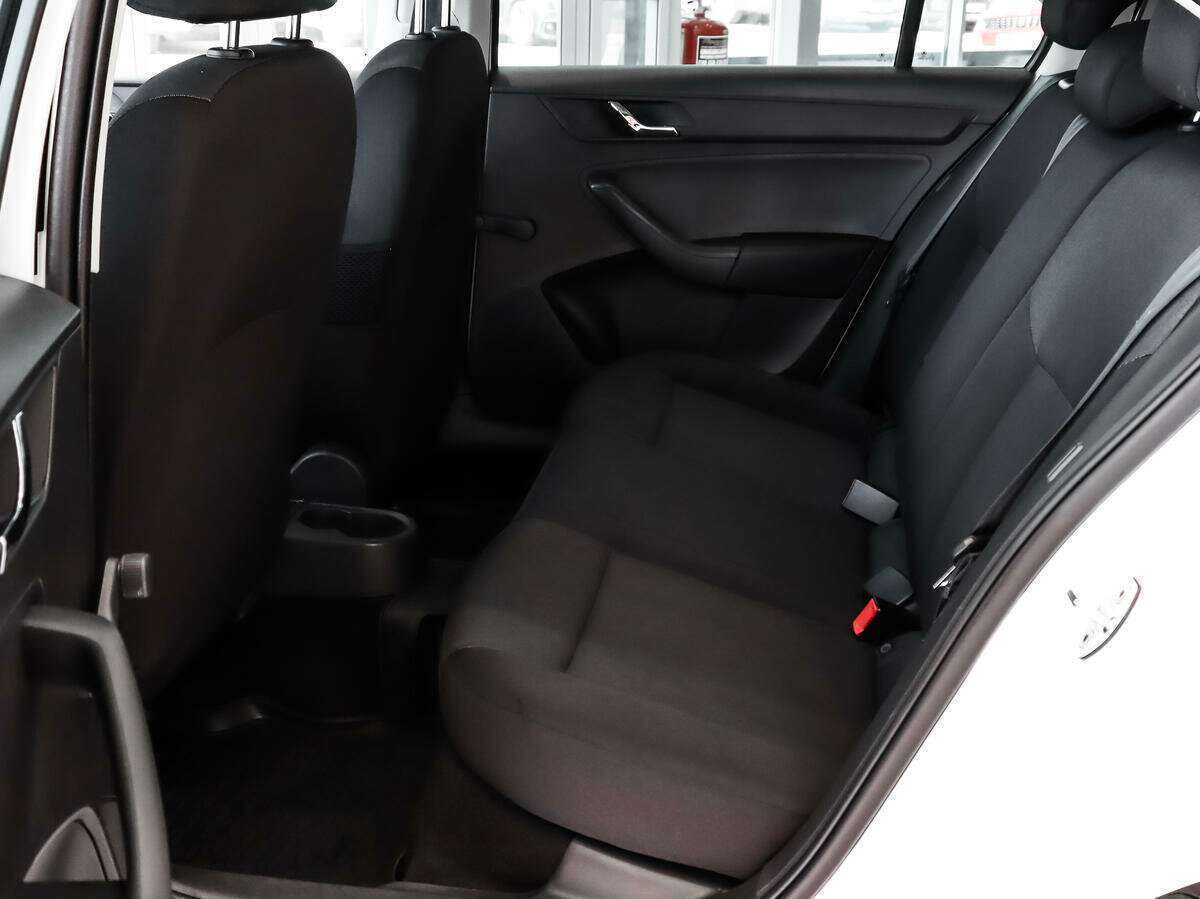 Skoda Rapid с пробегом — 2016 год. Фото: #8