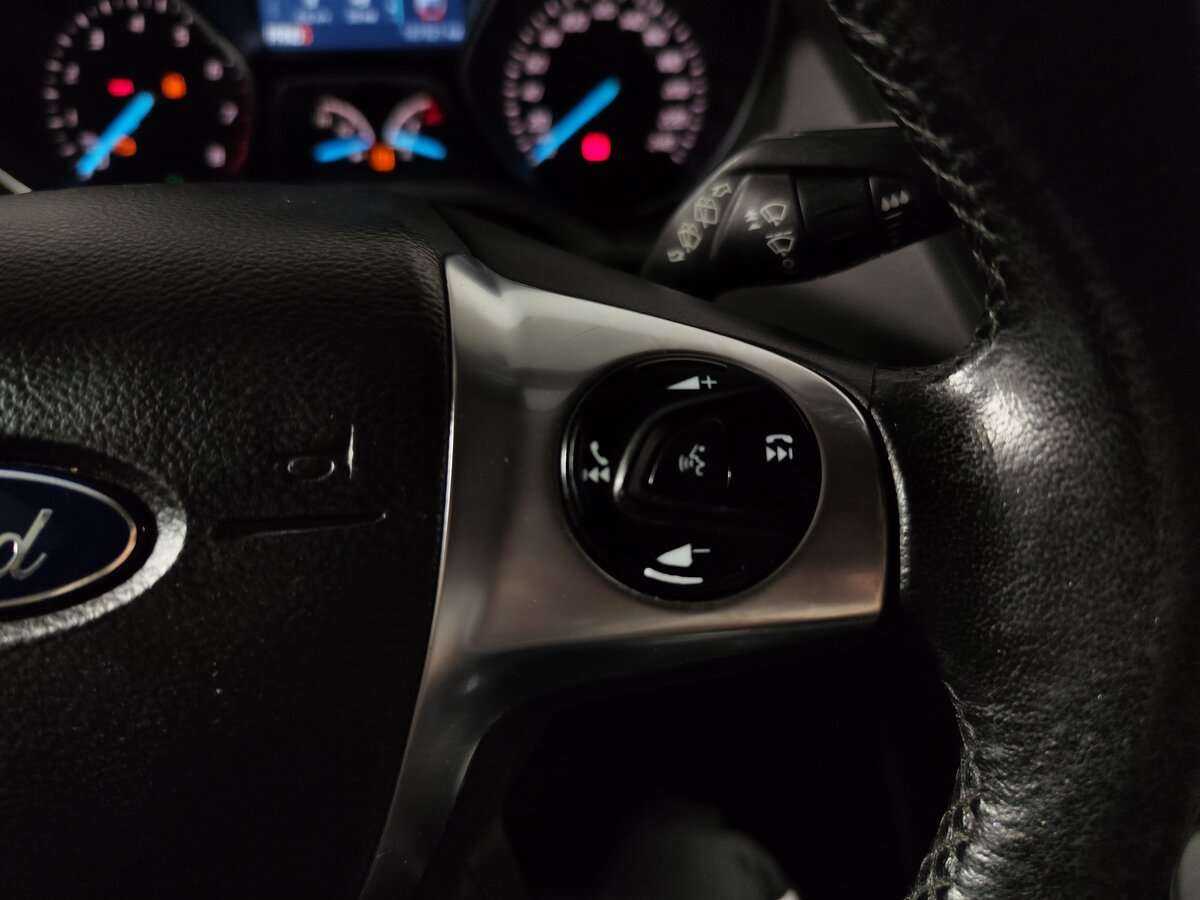 Ford Kuga с пробегом — 2015 год. Фото: #10