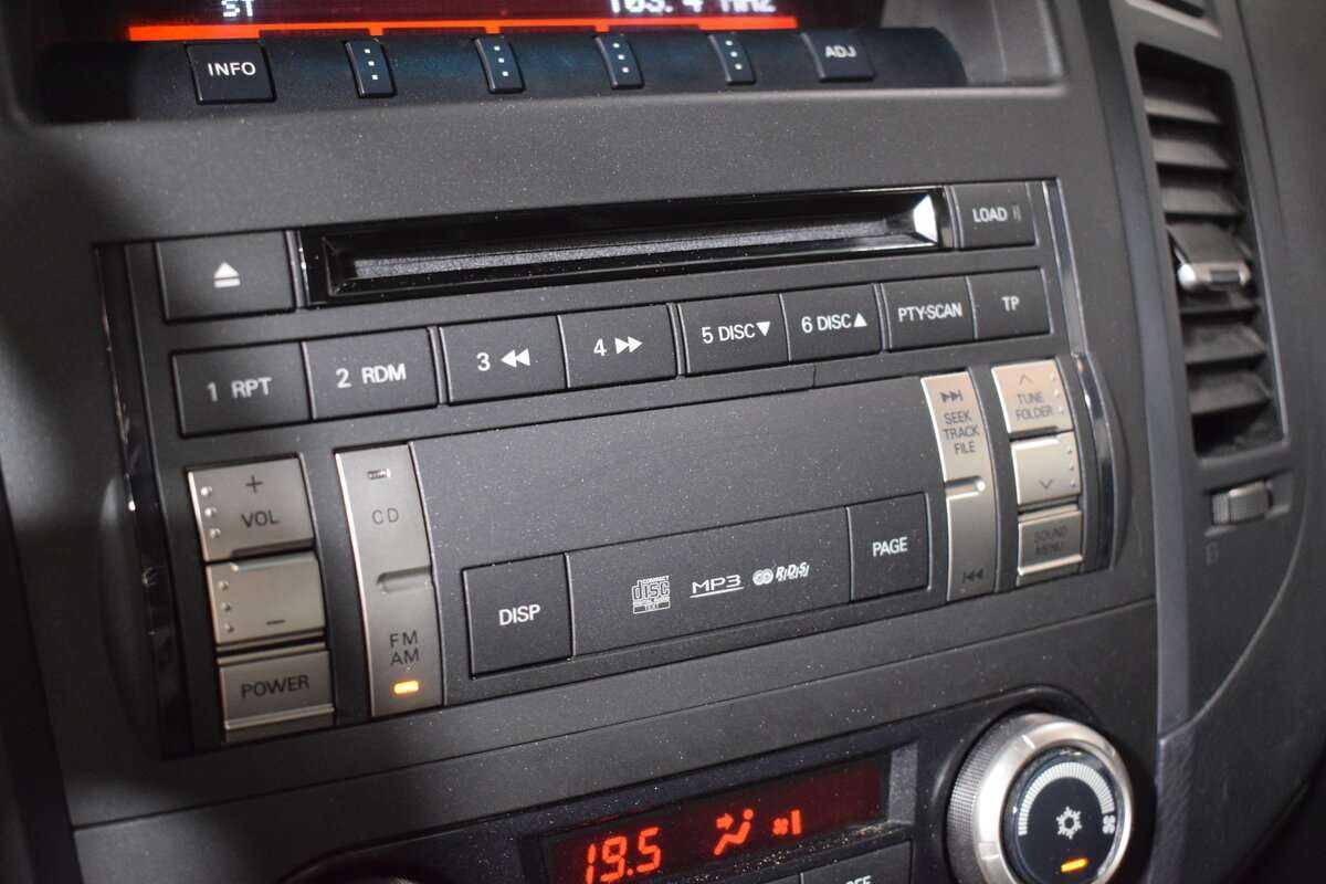 Mitsubishi Pajero с пробегом — 2014 год. Фото: #17