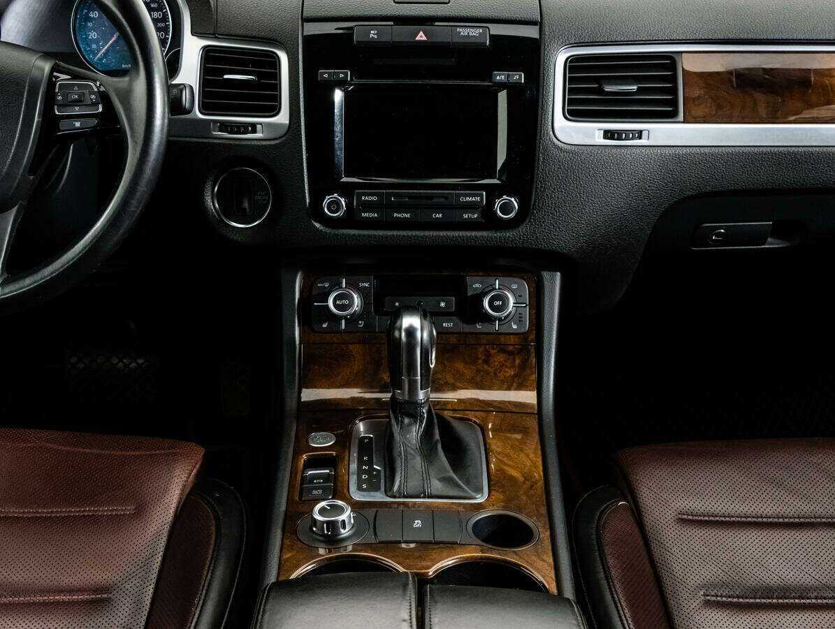 Volkswagen Touareg с пробегом — 2012 год. Фото: #10