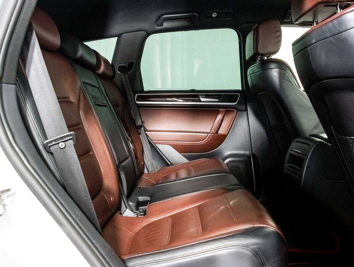 Volkswagen Touareg с пробегом — 2012 год. Фото: #12