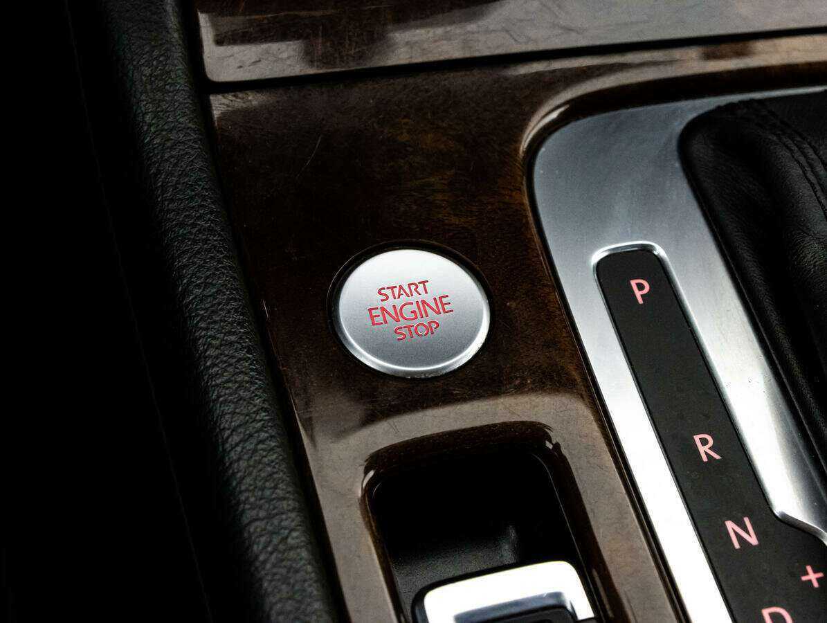 Volkswagen Touareg с пробегом — 2012 год. Фото: #13