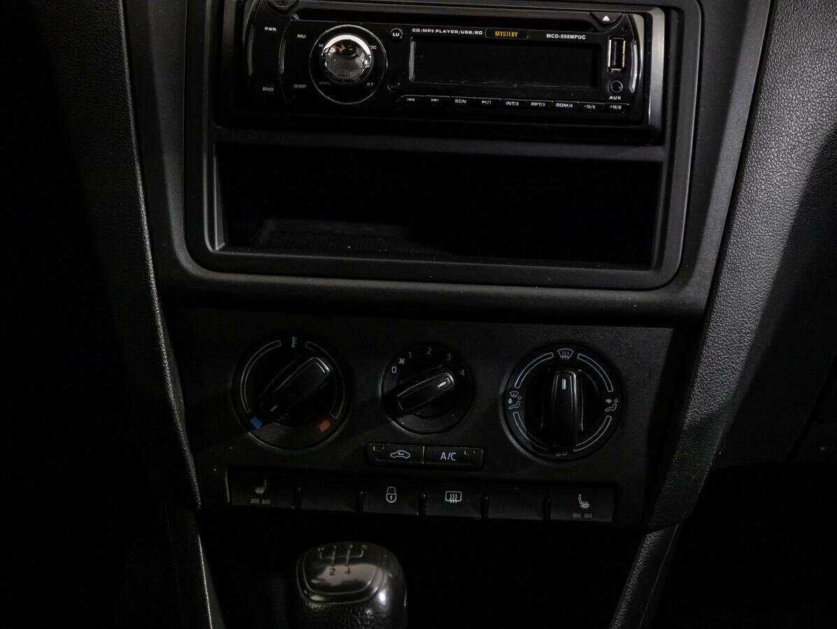 Skoda Rapid с пробегом — 2015 год. Фото: #12