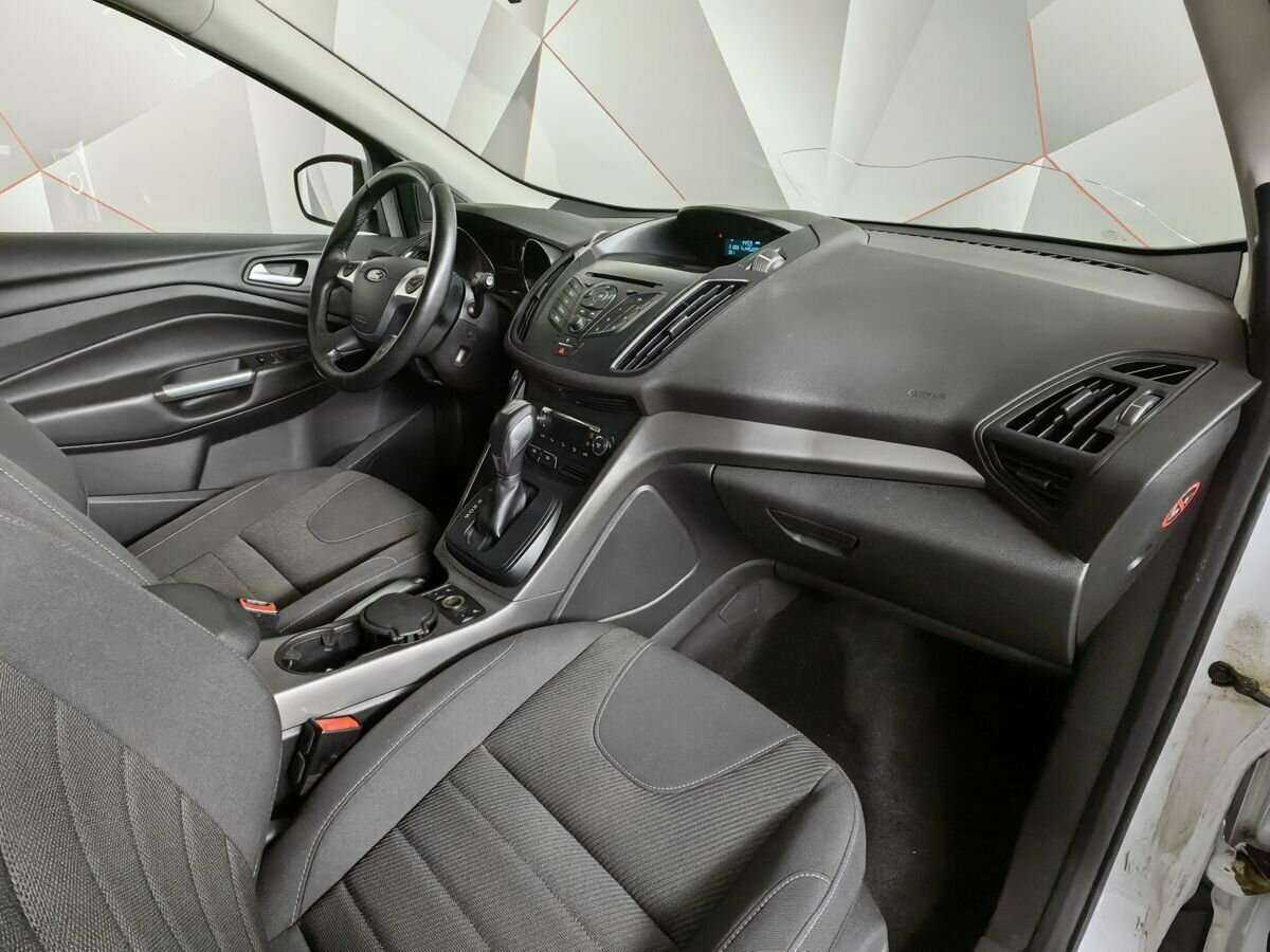 Ford Kuga с пробегом — 2015 год. Фото: #7
