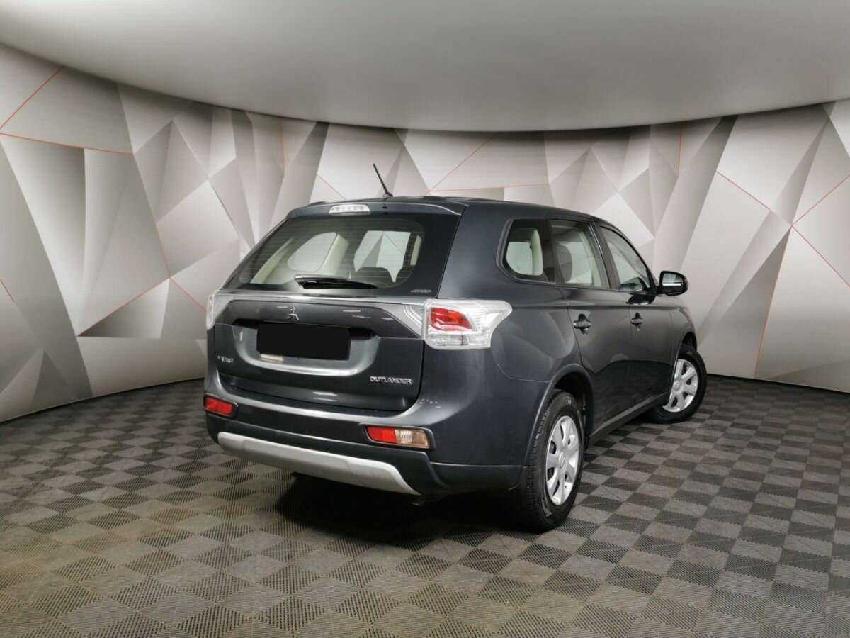 Mitsubishi Outlander с пробегом — 2014 год. Фото: #1