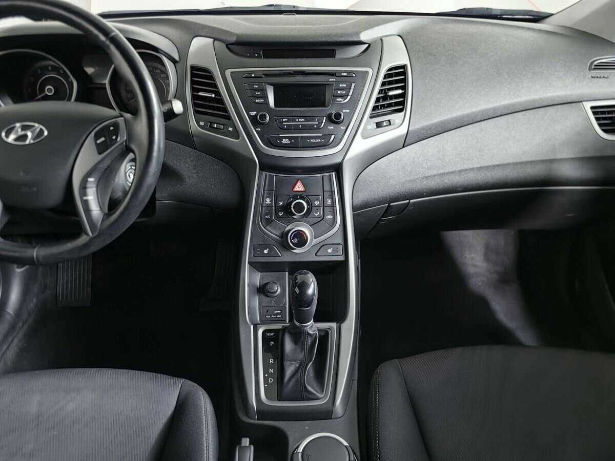 Hyundai Elantra с пробегом — 2015 год. Фото: #10