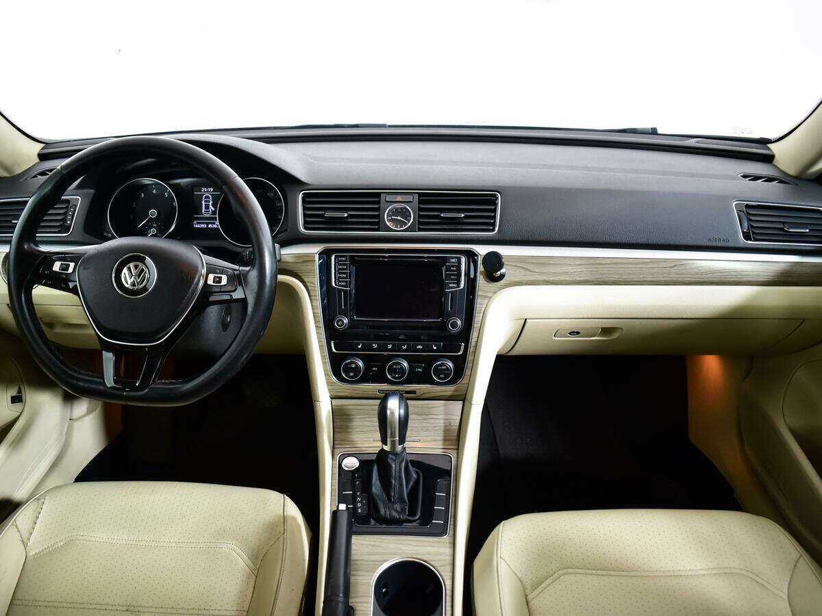 Volkswagen Passat с пробегом — 2016 год. Фото: #11