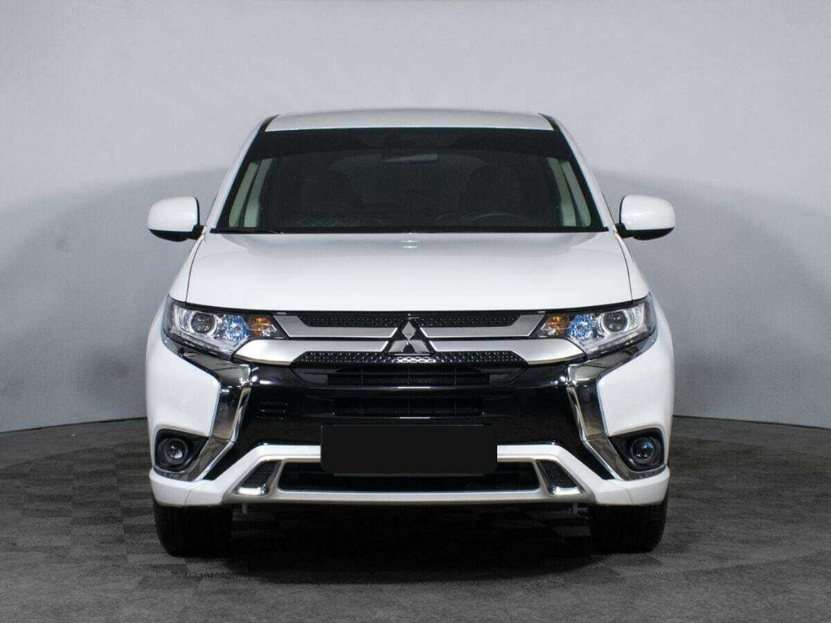 Mitsubishi Outlander с пробегом — 2022 год. Фото: #1