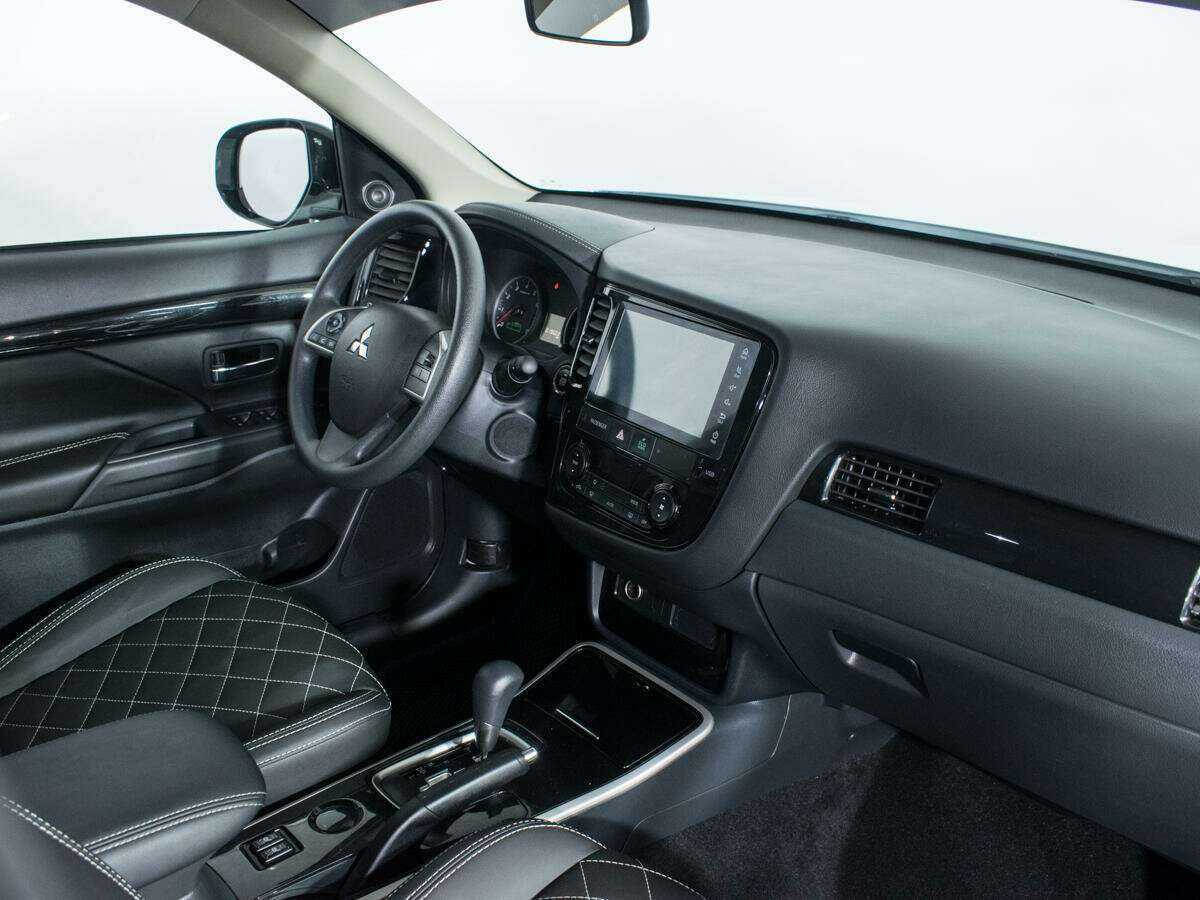 Mitsubishi Outlander с пробегом — 2022 год. Фото: #8