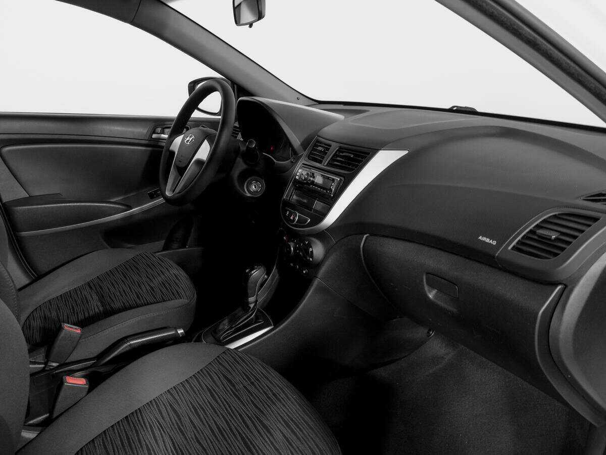 Hyundai Solaris с пробегом — 2015 год. Фото: #8