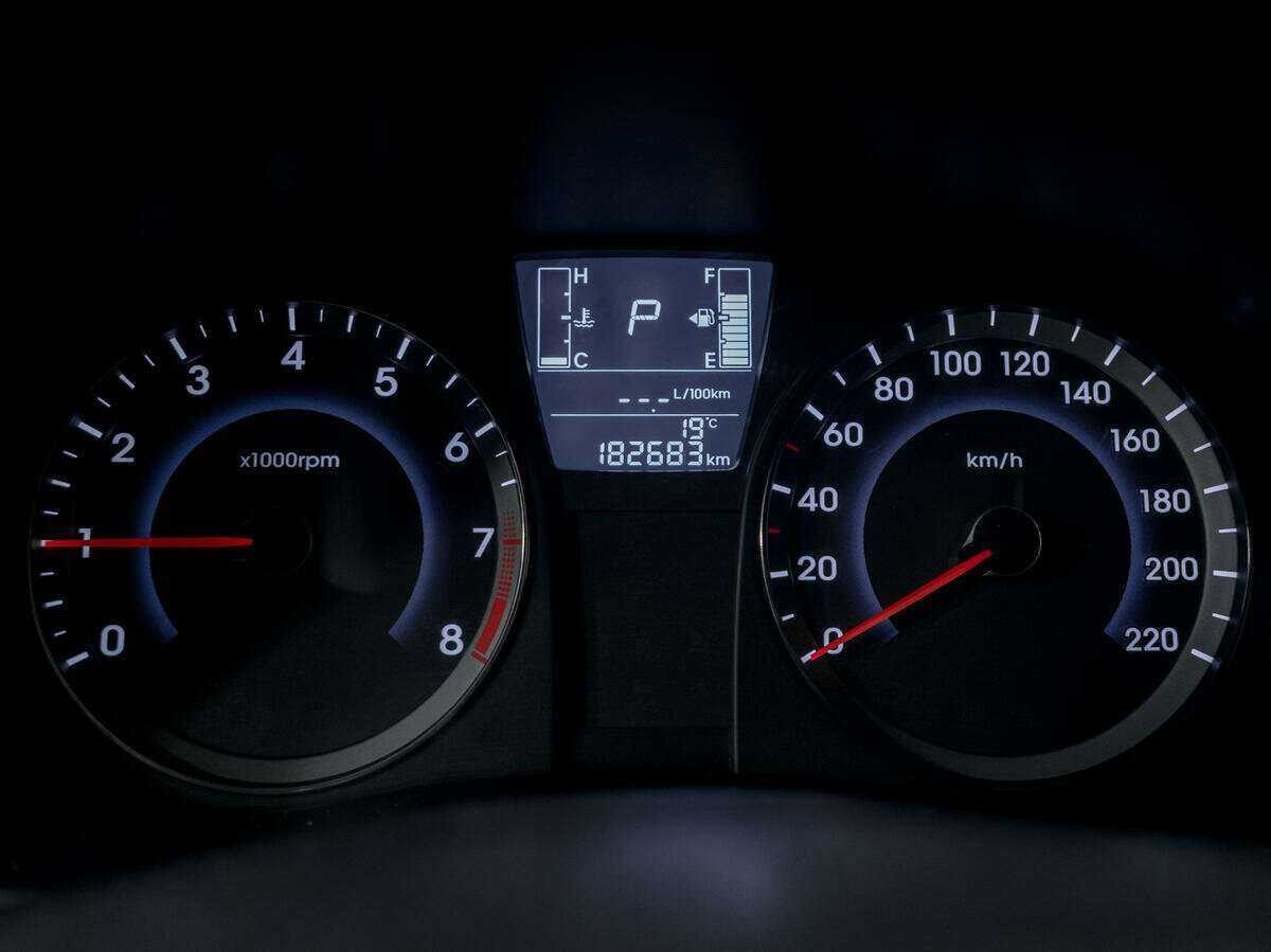 Hyundai Solaris с пробегом — 2015 год. Фото: #10