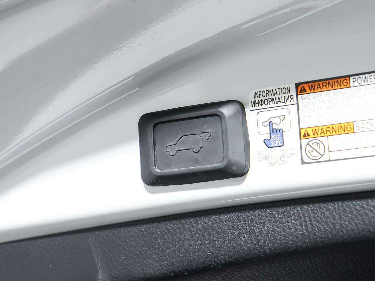 Toyota RAV4 с пробегом — 2018 год. Фото: #16