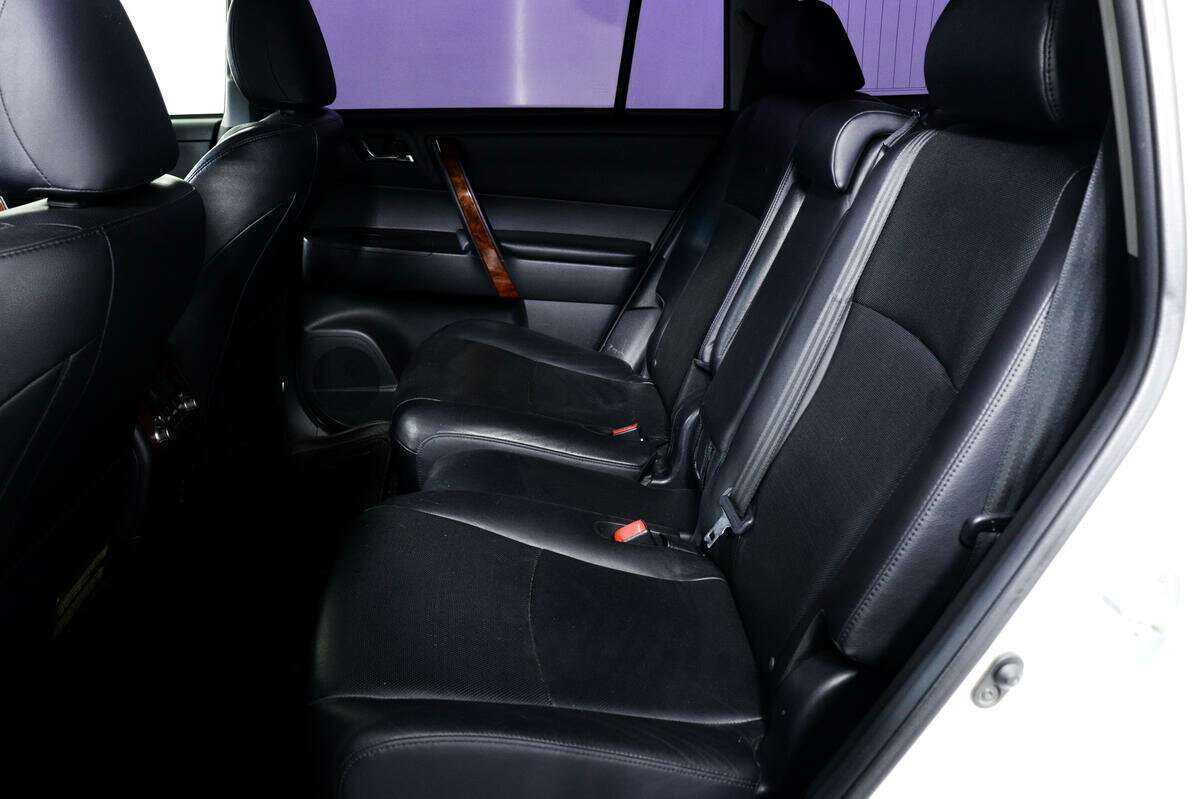 Toyota Highlander с пробегом — 2012 год. Фото: #11