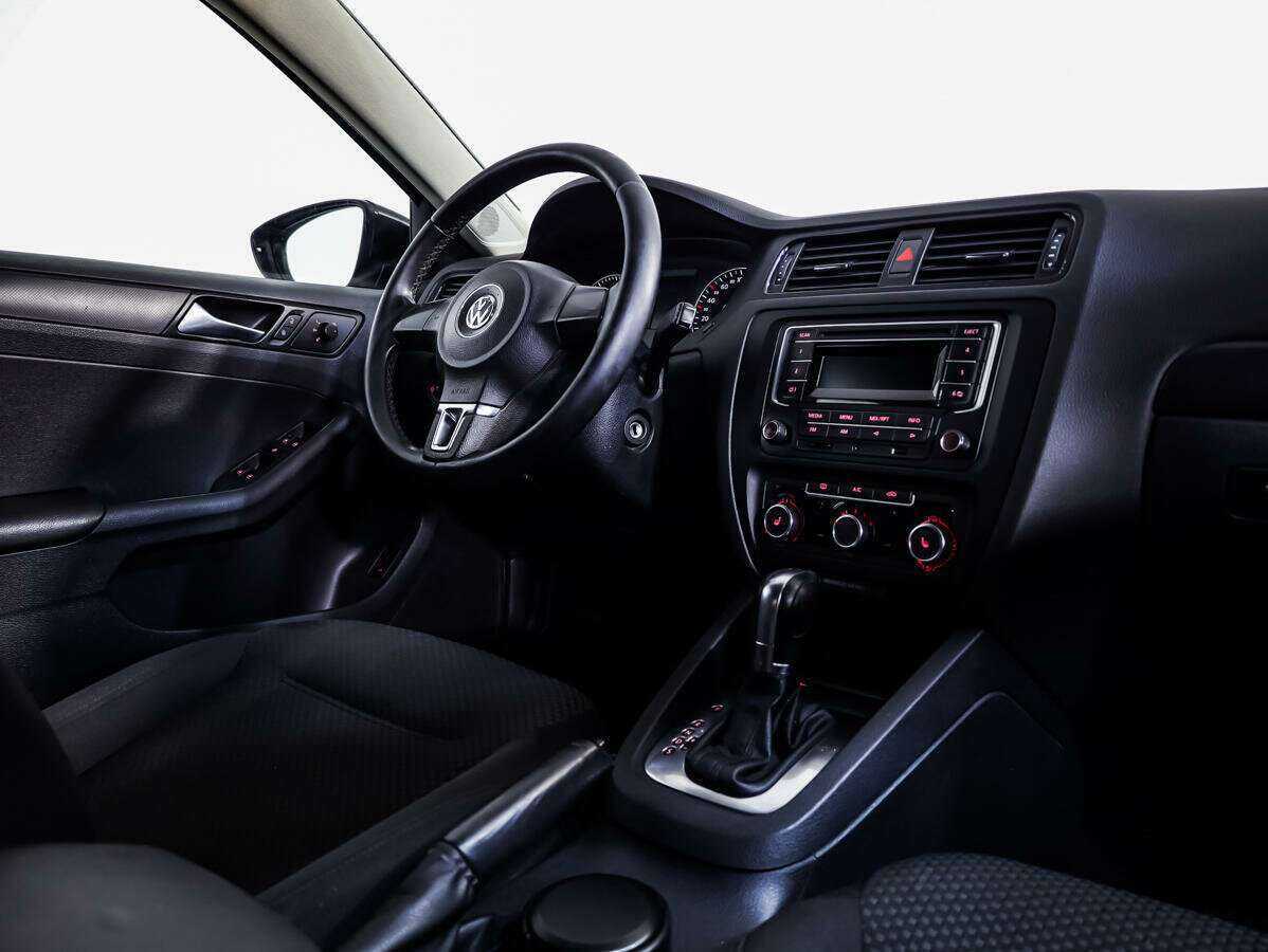 Volkswagen Jetta с пробегом — 2014 год. Фото: #7