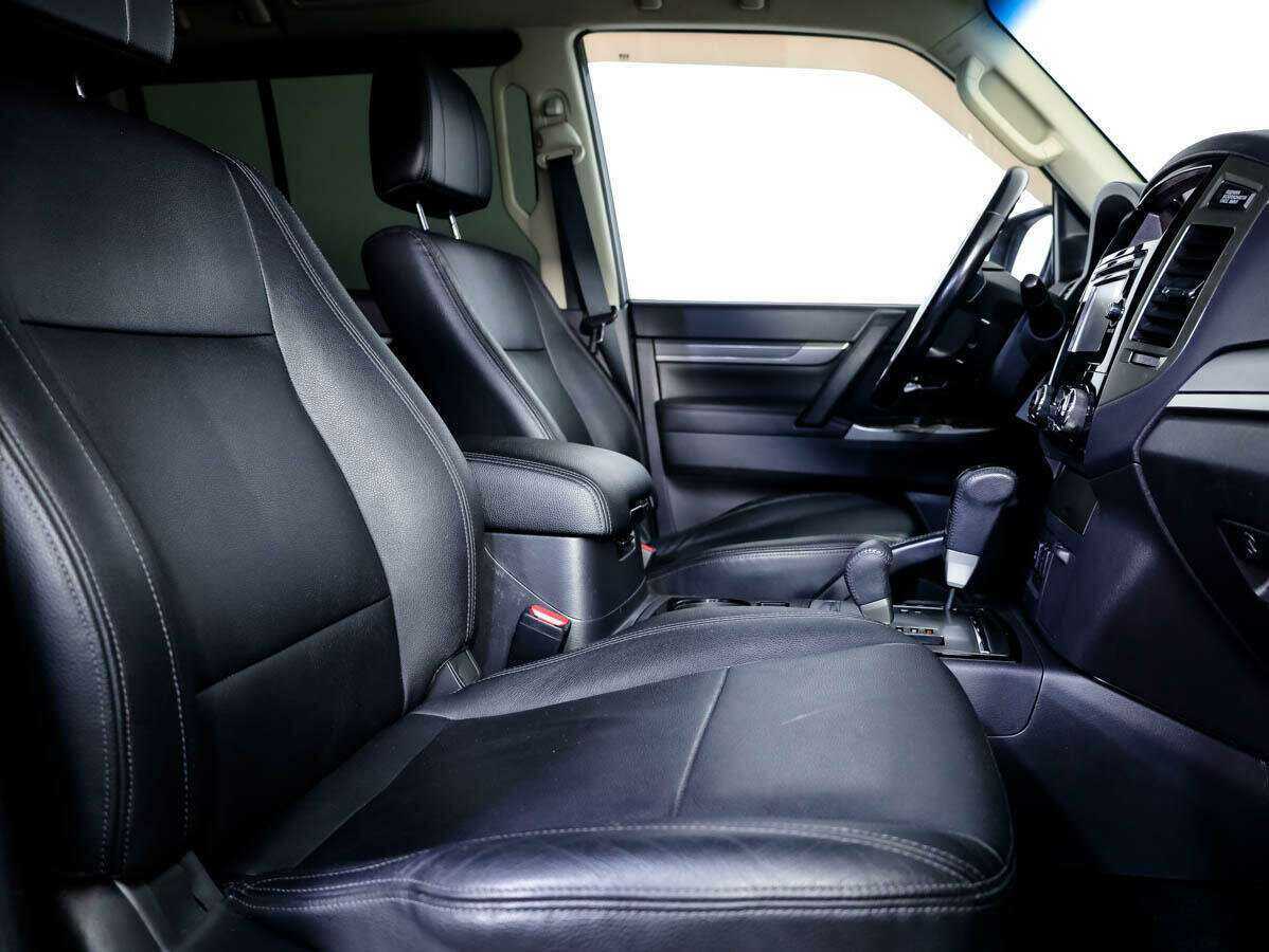 Mitsubishi Pajero с пробегом — 2014 год. Фото: #10