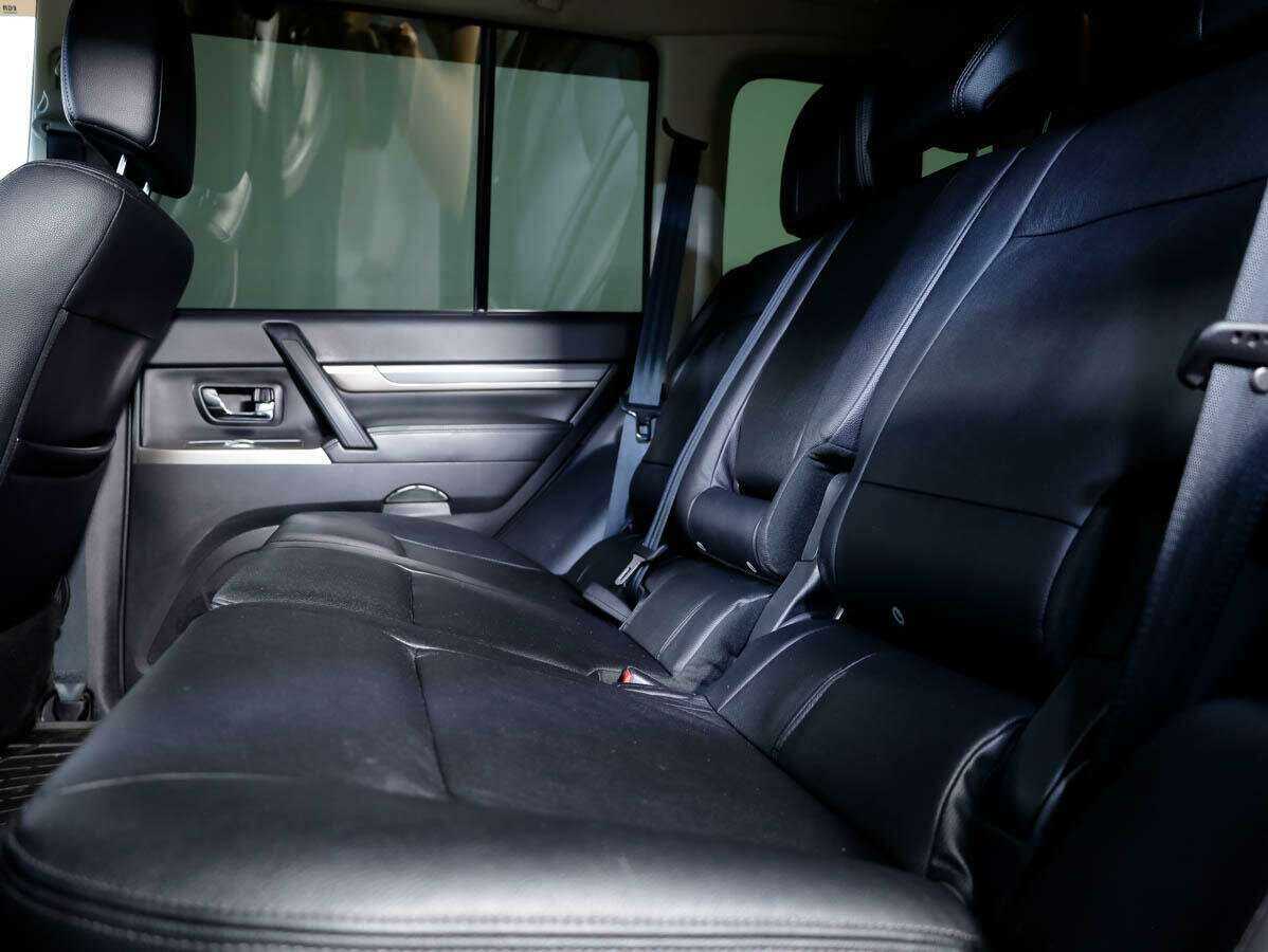 Mitsubishi Pajero с пробегом — 2014 год. Фото: #11