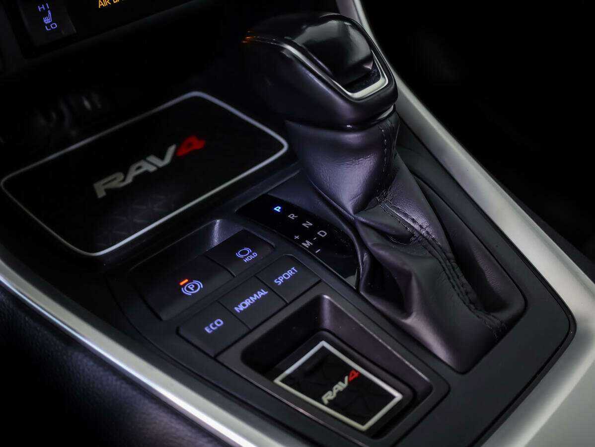 Toyota RAV4 с пробегом — 2020 год. Фото: #13