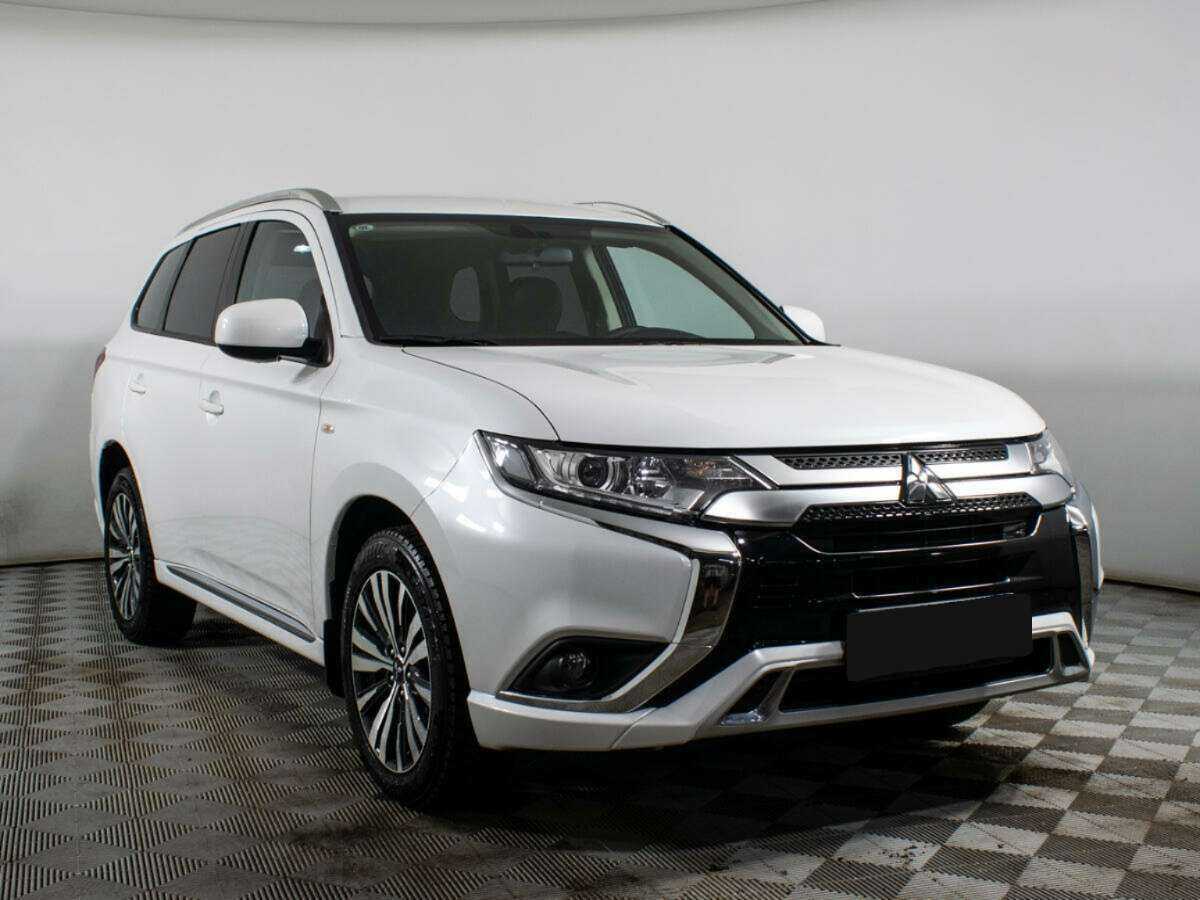 Mitsubishi Outlander с пробегом — 2022 год. Фото: #2