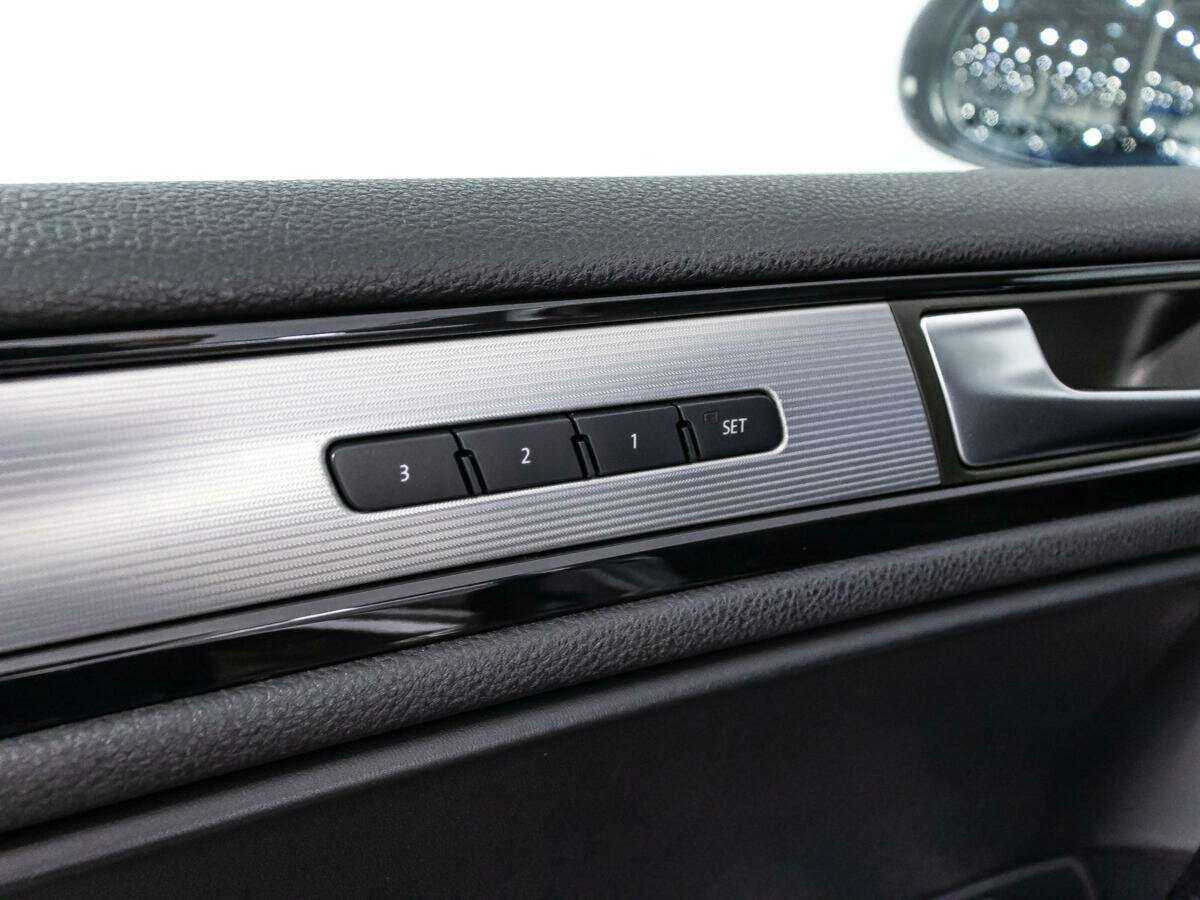 Volkswagen Touareg с пробегом — 2012 год. Фото: #20