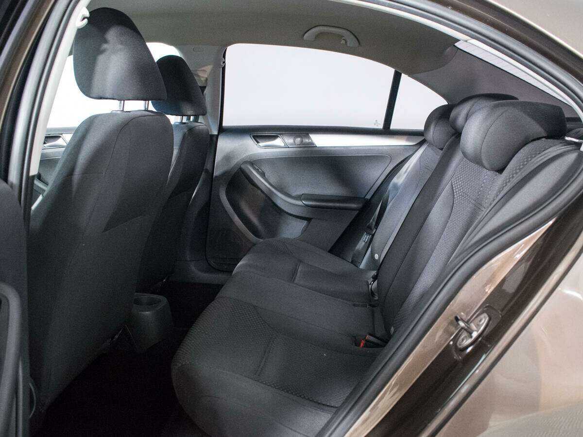 Volkswagen Jetta с пробегом — 2012 год. Фото: #9