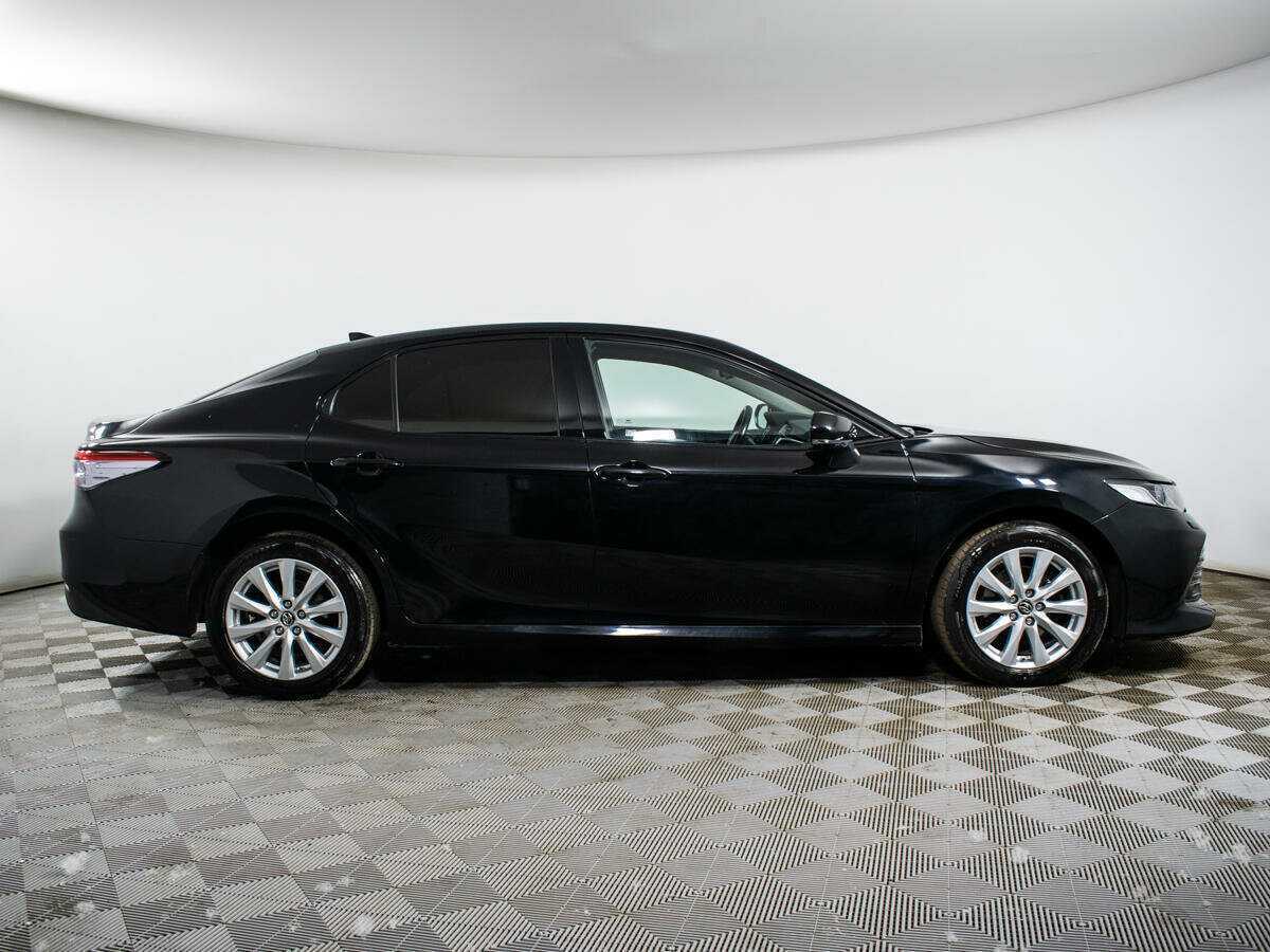 Toyota Camry с пробегом — 2018 год. Фото: #3