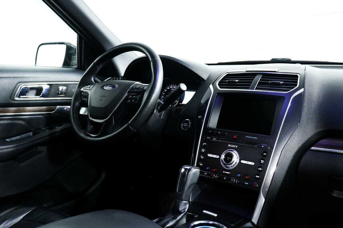 Ford Explorer с пробегом — 2015 год. Фото: #8