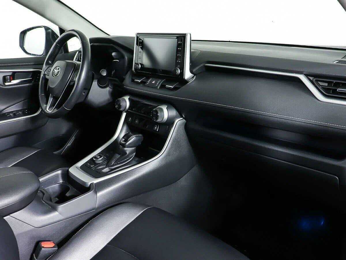 Toyota RAV4 с пробегом — 2021 год. Фото: #8