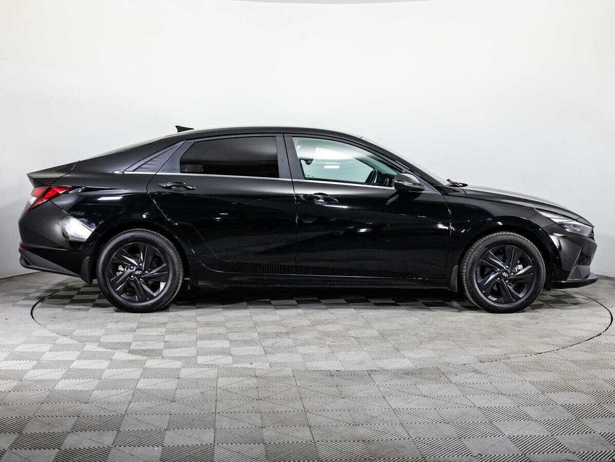 Hyundai Elantra с пробегом — 2020 год. Фото: #3